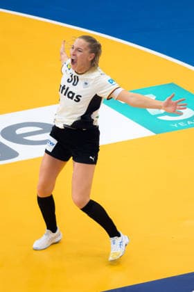 Handball, Womens World Championship, Main Round Montenegro Germany Jenny Behrend Germany Cheers Joy Emotion Goal celebration Goalscorer Dortmund Westfalenhalle North Rhine-Westphalia Germany