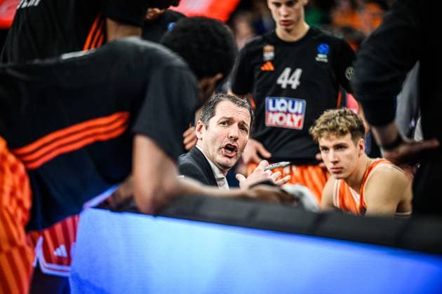 Head Coach Ty Harrelson ratiopharm ulm timeout during the Basketball Eurocup match between ratiopharm ulm and Dolomiti Energia Trento at ratiopharm Arena on December 4, 2025 in Neu Ulm, Germany Photo by Harry Langer DeFodi Images