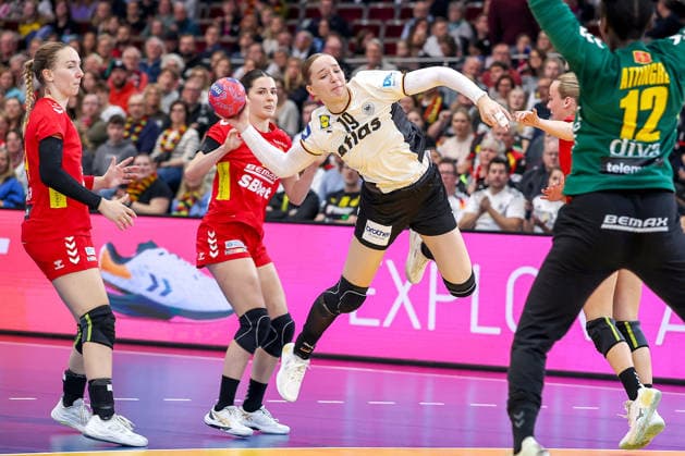 04 12 2025, Handball World Championship Women, Main Round, Germany Montenegro, 27th IHF Women s Handball World Championship, Westfalenhalle Dortmund Nieke Kuhne GER 19 throws on the goal of Armelle Attingre Montenegro 12 North Rhine-Westphalia Germany