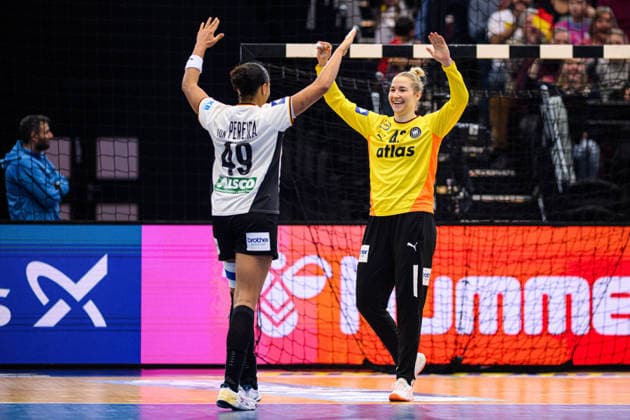 DORTMUND, GERMANY - 4 DECEMBER, 2025: Katharina Filter, Aimee von Pereira - Women s Handball World Championship, WM, Weltmeisterschaft 2025 Montenegro vs Germany at Westfallenhalle.  Copyright: xVitaliixKliuievx