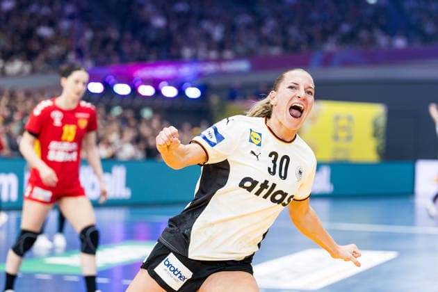 DORTMUND, GERMANY - DECEMBER 4: Jenny Behrend (Germany, 30) cheers during the 27th IHF Women’s World Handball Championship match between Montenegro vs. Germany at Westfalenhalle on matchday 3 of the main round of the 27th IHF Women’s World Handball Championship on December 4, 2025 in Dortmund, Germany. North Rhine Westphalia Germany Copyright: xBEAUTIFULxSPORTS Wunderlx