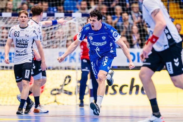 Samuel Zehnder TBV Lemgo Lippe, 04 cheers after scoring goal GER, TBV Lemgo Lippe vs SG Flensburg Handewitt, Handball, 1 Bundesliga, Matchday 15, Season 2025 2026, 04 12 2025 GER, TBV Lemgo Lippe vs SG Flensburg Handewitt, Handball, 1 Bundesliga, Matchday 15, Season 2025 2026, 04 12 2025 Lemgo Copyright: xEibner-Pressefoto JanxRollingerx EP_JSK