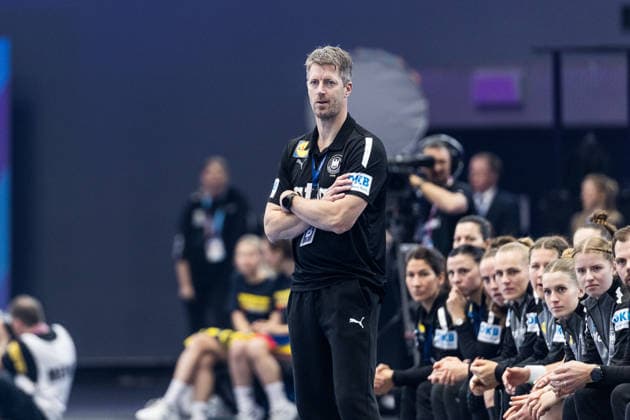 DORTMUND, GERMANY - DECEMBER 4: Markus Gaugisch (Head Coach Germany) during the 27th IHF Women’s World Handball Championship match between Montenegro vs. Germany at Westfalenhalle on matchday 3 of the main round of the 27th IHF Women’s World Handball Championship on December 4, 2025 in Dortmund, Germany. North Rhine Westphalia Germany Copyright: xBEAUTIFULxSPORTS Wunderlx