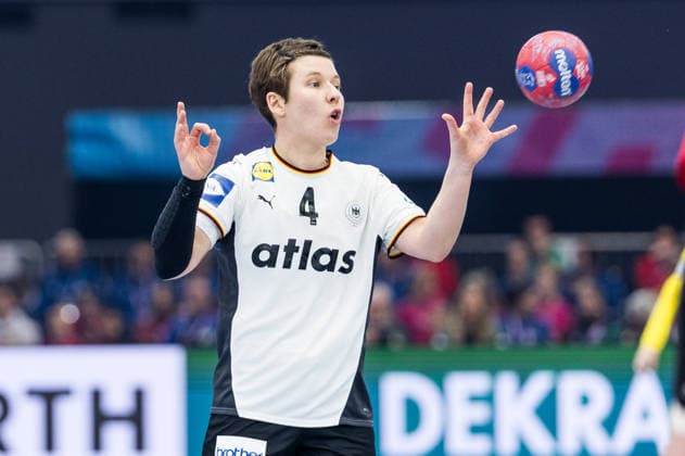 DORTMUND, GERMANY - DECEMBER 4: Alina Grijseels (Germany, 4) with the ball during the 27th IHF Women’s World Handball Championship match between Montenegro vs. Germany at Westfalenhalle on matchday 3 of the main round of the 27th IHF Women’s World Handball Championship on December 4, 2025 in Dortmund, Germany. North Rhine Westphalia Germany Copyright: xBEAUTIFULxSPORTS Wunderlx