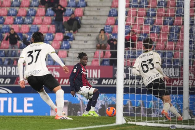 Bologna s Jonathan Rowe goal 1-1 during the round of 16 Frecciarossa Italian Cup 2025 2026 soccer match between Bologna and Parma at Renato DallÕAra Stadium in Bologna, North Italy, Thursday, December 4, 2025. Soccer  Copyright: xMassimoxPaolone LaPressex