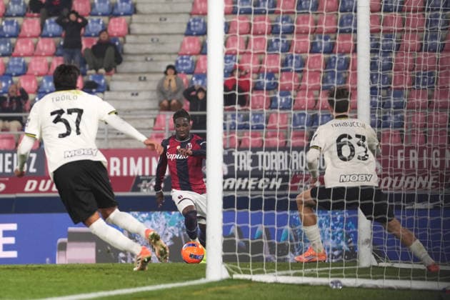 Bologna s Jonathan Rowe goal 1-1 during the round of 16 Frecciarossa Italian Cup 2025 2026 soccer match between Bologna and Parma at Renato DallÕAra Stadium in Bologna, North Italy, Thursday, December 4, 2025. Soccer  Copyright: xMassimoxPaolone LaPressex