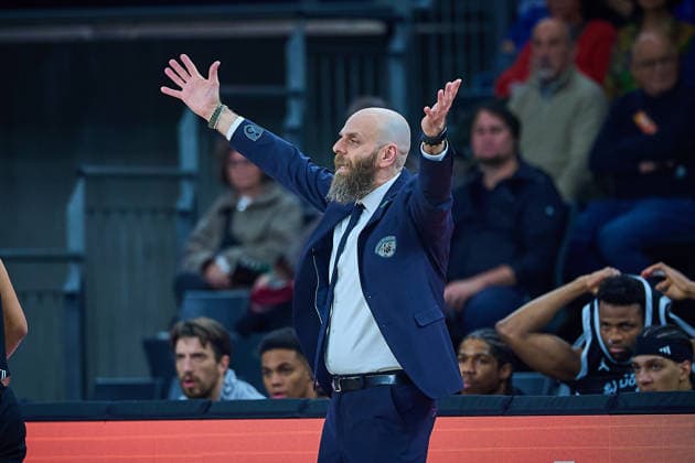 Massimiliano Cancellieri Dolomiti Energia Trento, Head Coach , gestures, indicates GER, ratiopharm ulm vs Dolomiti Energia Trento, Basketball, Matchday 9, BKT EuroCup, Season 2025 2026, 04 12 2025 GER, ratiopharm ulm vs Dolomiti Energia Trento, Basketball, Matchday 9, BKT EuroCup, Season 2025 2026, 04 12 2025 Neu Ulm Copyright: xEibner-Pressefoto GeraldxOelze-dexStoppanyx EP_ODS
