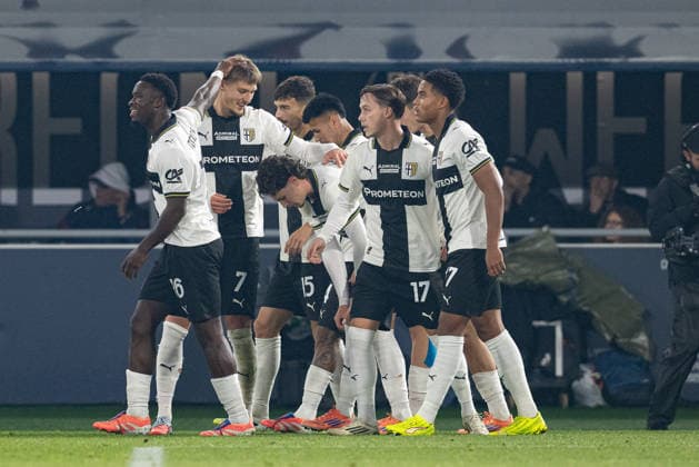 Foto IPP Damiano Fiorentini Bologna 04 12 2025 Calcio Coppa Italia 2025-2026 partita: Bologna-Parma nella foto: Adrian Benedyczak esultanza gol Italy Photo Press World Copyright italy ITALY  Copyright: xR4924_italyphotopressx
