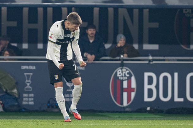 Foto IPP Damiano Fiorentini Bologna 04 12 2025 Calcio Coppa Italia 2025-2026 partita: Bologna-Parma nella foto: Adrian Benedyczak esultanza gol Italy Photo Press World Copyright italy ITALY  Copyright: xR4924_italyphotopressx