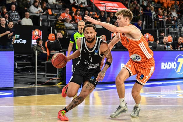 BKT Euro Cup Ratiopharm Ulm against Dolomiti Energia Trento, Ratiopharm Arena Ulm 04 12 2025 DeVante Jones Dolomiti Energia Trento, 3 against Tobias Jensen ratiopharm Ulm, 7 Ulm 04 12 2025 9 Matchday BKT EuroCup, Ratiopharm Ulm against Dolomiti Energia Trento, Ratiopharm Arena Ulm Copyright: xBEAUTIFULxSPORTS Märklx