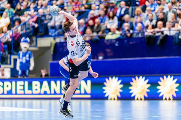 Domen Novak SG Flensburg Handewitt, 63 on seven-meter 7 meter throw GER, TBV Lemgo Lippe vs SG Flensburg Handewitt, Handball, 1 Bundesliga, 15 Matchday, Season 2025 2026, 04 12 2025 GER, TBV Lemgo Lippe vs SG Flensburg Handewitt, Handball, 1 Bundesliga, 15 Matchday, Season 2025 2026, 04 12 2025 Lemgo Copyright: xEibner-Pressefoto JanxRollingerx EP_JSK