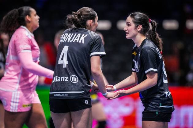 ROTTERDAM , 04-12-2025 , Rotterdam Ahoy , Womens World Championship, WM, Weltmeisterschaft Handball 2025 , match between France and Austria , picture shows Austria player Eleonora Stankovic and Austria player Andrea Barnjak France - Austria (women)  x32343195x Copyright: