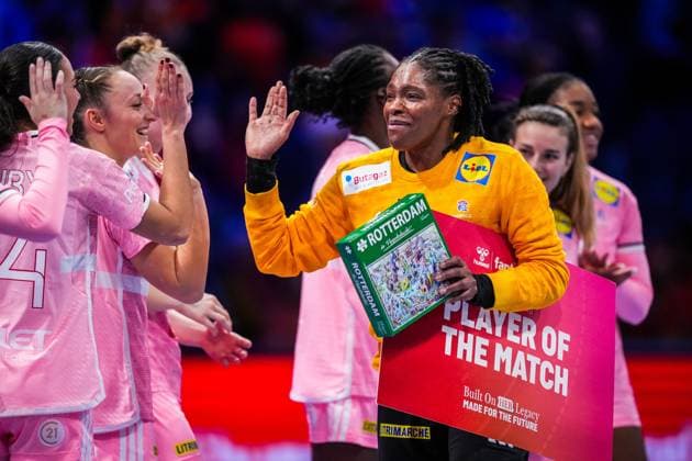ROTTERDAM , 04-12-2025 , Rotterdam Ahoy , Womens World Championship, WM, Weltmeisterschaft Handball 2025 , match between France and Austria , picture shows France goalkeeper Hatadou Sako player of the match France - Austria (women)  x32343199x Copyright: