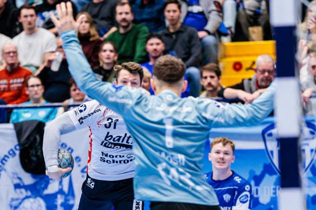 v l Emil Jakobsen SG Flensburg Handewitt, 31 , Constantin Moestl TBV Lemgo Lippe, 01 GER, TBV Lemgo Lippe vs SG Flensburg Handewitt, Handball, 1 Bundesliga, Matchday 15, Season 2025 2026, 04 12 2025 GER, TBV Lemgo Lippe vs SG Flensburg Handewitt, Handball, 1 Bundesliga, Matchday 15, Season 2025 2026, 04 12 2025 Lemgo Copyright: xEibner-Pressefoto JanxRollingerx EP_JSK