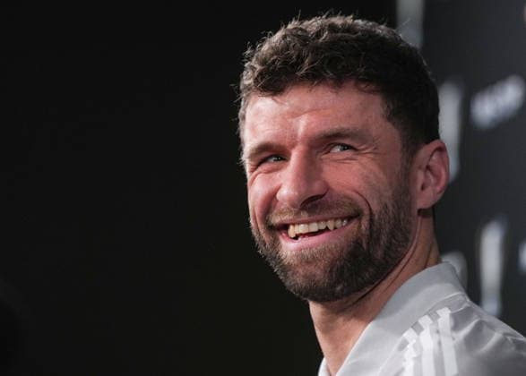 December 4, 2025, Fort Lauderdale, Fl, UNITED STATES: Vancouver Whitecaps Thomas Muller smiles during a news conference ahead of the MLS, Fussball Herren, USA Cup final soccer match, in Fort Lauderdale, Fla., Thursday, Dec. 4, 2025. Canada News - December 4, 2025 - ZUMAc35_ 20251204_zaf_c35_036 Copyright: xDarrylxDyckx
