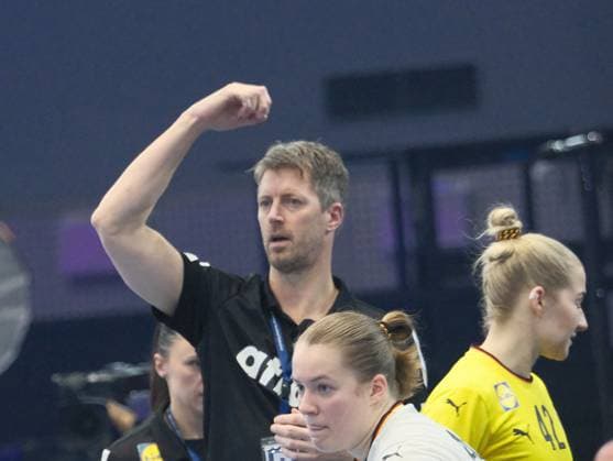 04 12 2025 xkhx Dormund, Westfallenhalle, international womens handball world championship main round handball national team Germany vs. national team Montenegro Markus Gaugisch Head Coach Germany