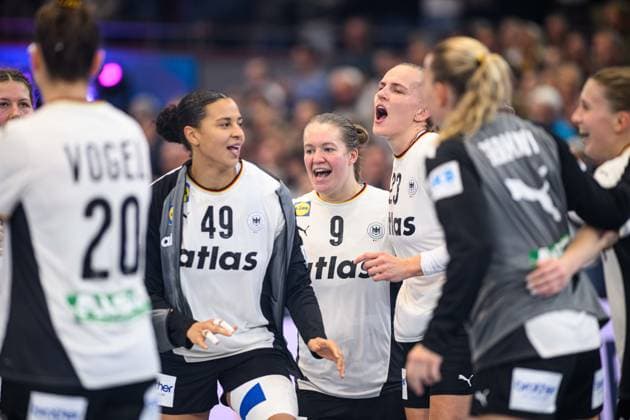 DORTMUND, GERMANY - 4 DECEMBER, 2025: Lisa Antl, Aimee von Pereira - Women s Handball World Championship, WM, Weltmeisterschaft 2025 Montenegro vs Germany at Westfallenhalle.  Copyright: xVitaliixKliuievx