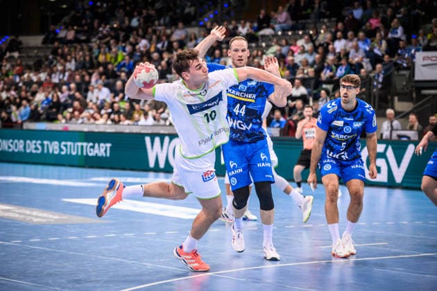 Josip Simic HSG Wetzlar, 10 past Lenny Rubin TVB Stuttgart, 44 and Antonio Serradilla TVB Stuttgart, 05 , re a GER, TVB 1898 Stuttgart HSG Wetzlar, DAIKIN HBL, Handball, Bundesliga, 11 Spieltag, Spielzeit 2025 2026, 04 12 2025 GER, TVB 1898 Stuttgart HSG Wetzlar, DAIKIN HBL, Handball, Bundesliga, 11 Spieltag, Spielzeit 2025 2026, 04 12 2025 Stuttgart Copyright: xSandyxDinkelackerx EP_SDR