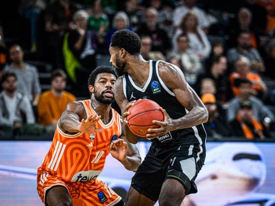 Malik Osborne ratiopharm ulm andSelom Mawugbe Dolomiti Energia Trento battle for the ball during the Basketball Eurocup match between ratiopharm ulm and Dolomiti Energia Trento at ratiopharm Arena on December 4, 2025 in Neu Ulm, Germany Photo by Harry Langer DeFodi Images