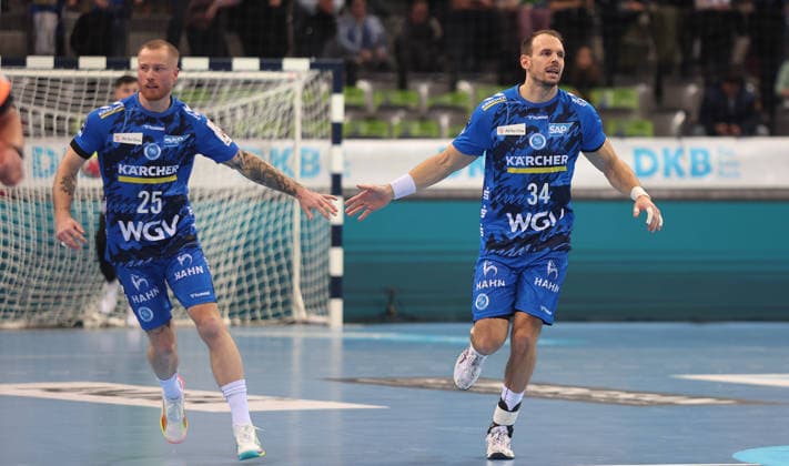 Stuttgart , Handball Daikin HBL Bundesliga TVB Stuttgart vs HSG Wetzlar , from left Patrick Zieker Kai Häfner TVB