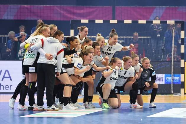 The German team celebrates the victory against Montenegro Germany vs Montenegro, Handball, Womens World Championship, 04 12 2025 Germany vs Montenegro, Handball, Womens World Championship, 04 12 2025 Dortmund Copyright: xEibner-Pressefotox EP_RWS