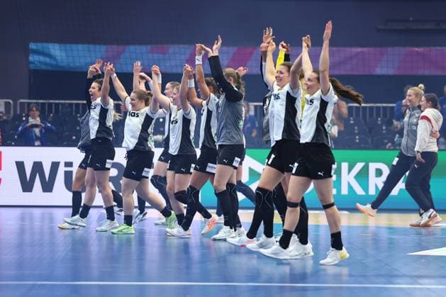 The German team celebrates the victory against Montenegro Germany vs Montenegro, Handball, Womens World Championship, 04 12 2025 Germany vs Montenegro, Handball, Womens World Championship, 04 12 2025 Dortmund Copyright: xEibner-Pressefotox EP_RWS