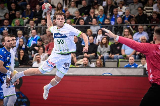 Lion Zacharias HSG Wetzlar, 50 vs Miljan Vujovic TVB Stuttgart, 16 GER, TVB 1898 Stuttgart HSG Wetzlar, DAIKIN HBL, Handball, Bundesliga, Matchday 11, Season 2025 2026, 04 12 2025 GER, TVB 1898 Stuttgart HSG Wetzlar, DAIKIN HBL, Handball, Bundesliga, Matchday 11, Season 2025 2026, 04 12 2025 Stuttgart Copyright: xSandyxDinkelackerx EP_SDR