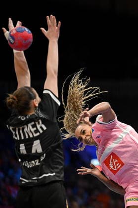 2025.12.04 Rotterdam pilka reczna kobiet Mistrzostwa Swiata Francja - Austria N z Marie Helene Sajka Foto Lukasz Laskowski PressFocus 2025.12.04 Rotterdam IHF WomenÕs Handball World Championship, WM, Weltmeisterschaft France v Austria Marie Helene Sajka Credit: Lukasz Laskowski PressFocus NEWSPIX.PL --- newspix.pl 