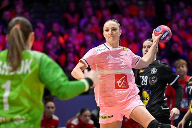 2025.12.04 Rotterdam pilka reczna kobiet Mistrzostwa Swiata Francja - Austria N z Alicia Toublanc Foto Lukasz Laskowski PressFocus 2025.12.04 Rotterdam IHF WomenÕs Handball World Championship, WM, Weltmeisterschaft France v Austria Alicia Toublanc Credit: Lukasz Laskowski PressFocus NEWSPIX.PL --- newspix.pl 