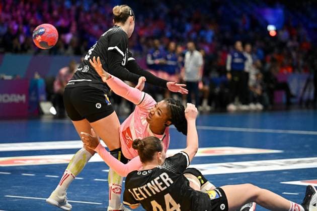 2025.12.04 Rotterdam pilka reczna kobiet Mistrzostwa Swiata Francja - Austria N z Pauletta Foppa Foto Lukasz Laskowski PressFocus 2025.12.04 Rotterdam IHF WomenÕs Handball World Championship, WM, Weltmeisterschaft France v Austria Pauletta Foppa Credit: Lukasz Laskowski PressFocus NEWSPIX.PL --- newspix.pl 