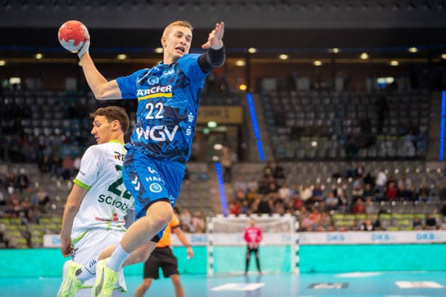 Handball I Men I Season 2025 2026 I Bundesliga I 11 Matchday I TVB Stuttgart HSG Wetzlar I 04 12 2025 Torben Matzken 22, TVB Stuttgart im Wurf Stuttgart Porsche Arena Baden Württemberg Germany Copyright: xLobeca MaxxPetershansx