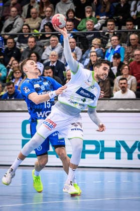 Filip Vistorop HSG Wetzlar, 04 vs Simone Mengon TVB Stuttgart, 15 GER, TVB 1898 Stuttgart HSG Wetzlar, DAIKIN HBL, Handball, Bundesliga, Matchday 11, Season 2025 2026, 04 12 2025 GER, TVB 1898 Stuttgart HSG Wetzlar, DAIKIN HBL, Handball, Bundesliga, Matchday 11, Season 2025 2026, 04 12 2025 Stuttgart Copyright: xSandyxDinkelackerx EP_SDR
