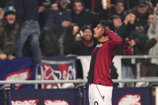 Bologna s Santiago Castro celebrates after scoring the 2-1 goal for his team during the round of 16 Frecciarossa Italian Cup 2025 2026 soccer match between Bologna and Parma at Renato DallÕAra Stadium in Bologna, North Italy, Thursday, December 4, 2025. Soccer  Copyright: xMassimoxPaolone LaPressex