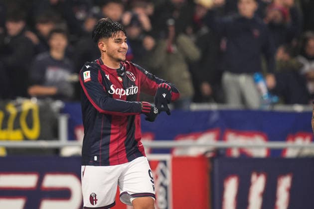 Bologna s Santiago Castro celebrates after scoring the 2-1 goal for his team during the round of 16 Frecciarossa Italian Cup 2025 2026 soccer match between Bologna and Parma at Renato DallÕAra Stadium in Bologna, North Italy, Thursday, December 4, 2025. Soccer  Copyright: xMassimoxPaolone LaPressex