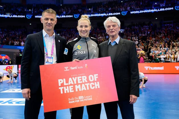 Handball, Womens World Championship, Main Round Montenegro Germany Goalkeeper Katharina Filter Germany Player of the Match Dortmund Westfalenhalle Nordrhein Westfalen Germany