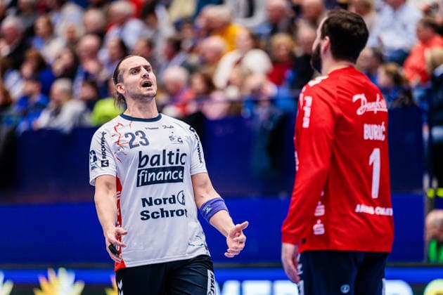 v l Kent Robin Toennesen SG Flensburg Handewitt, 23 , Benjamin Buric SG Flensburg Handewitt, 01 GER, TBV Lemgo Lippe vs SG Flensburg Handewitt, Handball, 1 Bundesliga, Matchday 15, Season 2025 2026, 04 12 2025 GER, TBV Lemgo Lippe vs SG Flensburg Handewitt, Handball, 1 Bundesliga, Matchday 15, Season 2025 2026, 04 12 2025 Lemgo Copyright: xEibner-Pressefoto JanxRollingerx EP_JSK