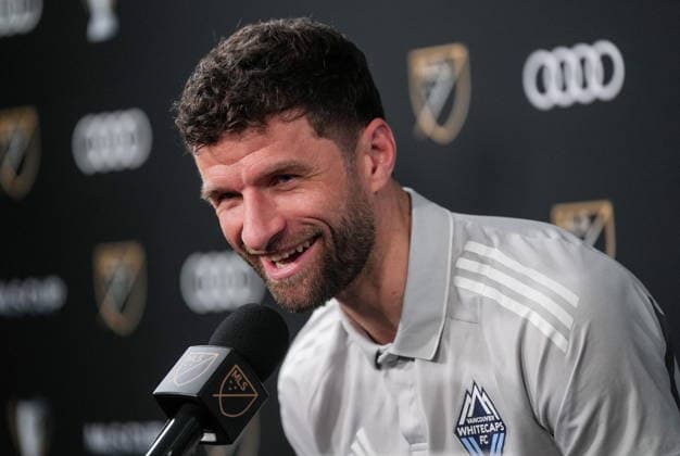 December 4, 2025, Fort Lauderdale, Fl, UNITED STATES: Vancouver Whitecaps Thomas Muller smiles during a news conference ahead of the MLS, Fussball Herren, USA Cup final soccer match, in Fort Lauderdale, Fla., Thursday, Dec. 4, 2025. Canada News - December 4, 2025  - ZUMAc35_ 20251204_zaf_c35_047 Copyright: xDarrylxDyckx