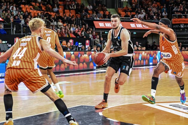 BKT Euro Cup Ratiopharm Ulm vs Dolomiti Energia Trento, Ratiopharm Arena Ulm 04 12 2025 Matas Jog la Dolomiti Energia Trento, 8 vs Teo Milicic ratiopharm Ulm, 44 and J Simon ratiopharm Ulm, 15 Ulm 04 12 2025 9 Matchday BKT EuroCup, Ratiopharm Ulm vs Dolomiti Energia Trento, Ratiopharm Arena Ulm Copyright: xBEAUTIFULxSPORTS Märklx