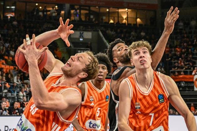 BKT Euro Cup Ratiopharm Ulm against Dolomiti Energia Trento, Ratiopharm Arena Ulm 04 12 2025 Christian Sengfelder ratiopharm Ulm, 43 and Tobias Jensen ratiopharm Ulm, 7 in defense Ulm 04 12 2025 9 Matchday BKT EuroCup, Ratiopharm Ulm against Dolomiti Energia Trento, Ratiopharm Arena Ulm Copyright: xBEAUTIFULxSPORTS Märklx