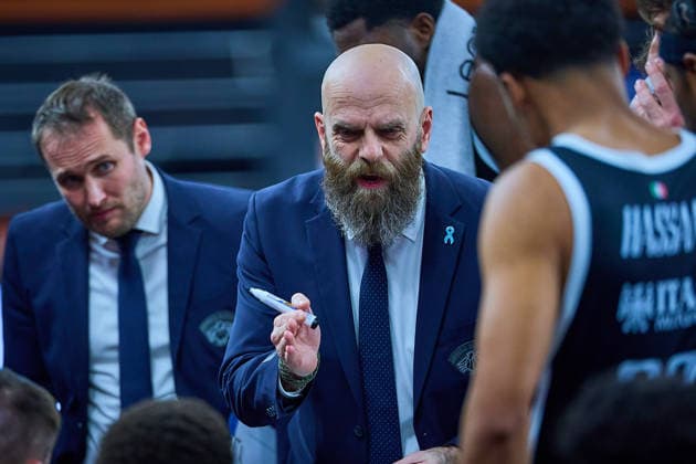Massimiliano Cancellieri Dolomiti Energia Trento, Head Coach during timeout GER, ratiopharm ulm vs Dolomiti Energia Trento, Basketball, Matchday 9, BKT EuroCup, Season 2025 2026, 04 12 2025 GER, ratiopharm ulm vs Dolomiti Energia Trento, Basketball, Matchday 9, BKT EuroCup, Season 2025 2026, 04 12 2025 Neu Ulm Copyright: xEibner-Pressefoto GeraldxOelze-dexStoppanyx EP_ODS