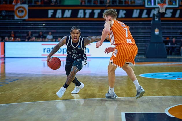 duel, duel between Khalif Battle Dolomiti Energia Trento, 99 and Tobias Jensen ratiopharm ulm, 07 GER, ratiopharm ulm vs Dolomiti Energia Trento, Basketball, Matchday 9, BKT EuroCup, Season 2025 2026, 04 12 2025 GER, ratiopharm ulm vs Dolomiti Energia Trento, Basketball, Matchday 9, BKT EuroCup, Season 2025 2026, 04 12 2025 New Ulm Copyright: xEibner-Pressefoto GeraldxOelze-dexStoppanyx EP_ODS