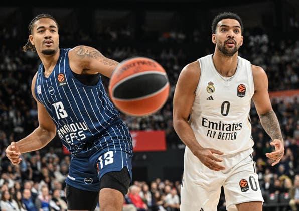 Anadolu Efes v Real Madrid - EuroLeague ISTANBUL, TURKIYE - DECEMBER 4: Brice Dessert (13) of Anadolu Efes in action against Trey Lyles (0) of Real Madrid during EuroLeague week 14 basketball match between Anadolu Efes and Real Madrid at Basketball Development Center in Istanbul, Turkiye on December 4, 2025. Elif Ozturk Anadolu Istanbul Turkey. Editorial use only. Please get in touch for any other usage.  Copyright: x2025xAnadoluxElifxOzturkx