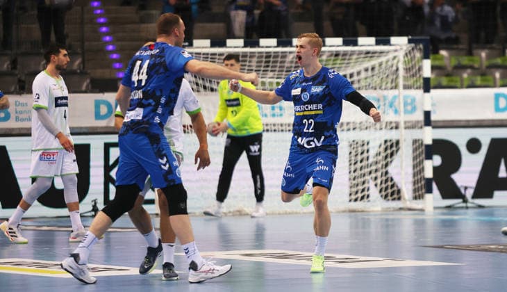 Stuttgart , Handball Daikin HBL Bundesliga TVB Stuttgart vs HSG Wetzlar , from left Lenny Rubin Torben Matzke TVB