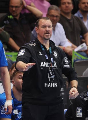 Stuttgart , Handball Daikin HBL Bundesliga TVB Stuttgart vs HSG Wetzlar , Coach Misha Kaufmann TVB