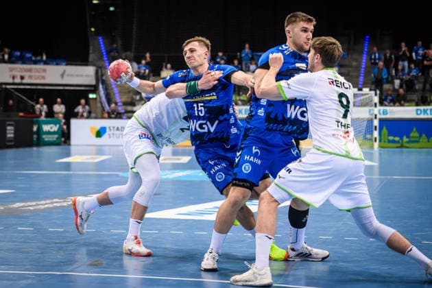 vl Nikola Grahovac HSG Wetzlar, 02 , Simone Mengon TVB Stuttgart, 15 , Gianfranco Pribetic TVB Stuttgart, 09 , Niklas Theiss HSG Wetzlar, 09 GER, TVB 1898 Stuttgart HSG Wetzlar, DAIKIN HBL, Handball, Bundesliga, 11 Matchday, Season 2025 2026, 04 12 2025 GER, TVB 1898 Stuttgart HSG Wetzlar, DAIKIN HBL, Handball, Bundesliga, 11 Matchday, Season 2025 2026, 04 12 2025 Stuttgart Copyright: xSandyxDinkelackerx EP_SDR