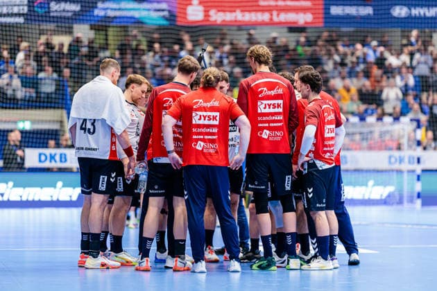 Timeout SG Flensburg Handewitt GER, TBV Lemgo Lippe vs SG Flensburg Handewitt, Handball, 1 Bundesliga, Matchday 15, Season 2025 2026, 04 12 2025 GER, TBV Lemgo Lippe vs SG Flensburg Handewitt, Handball, 1 Bundesliga, Matchday 15, Season 2025 2026, 04 12 2025 Lemgo Copyright: xEibner-Pressefoto JanxRollingerx EP_JSK