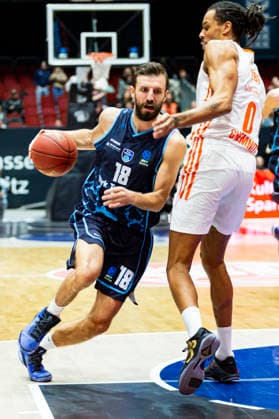 04 12 2025, xomx, Basketball EuroCup, Niners Chemnitz Turk Telekom v l DOGUS OZDEMIROGLU Turk Telekom Ankara on the ball in a duel with Kevin Yebo Niners Chemnitz Chemnitz