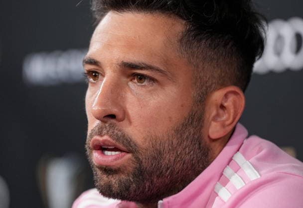 December 4, 2025, Fort Lauderdale, Fl, UNITED STATES: Inter Miami s Jordi Alba speaks during a news conference ahead of the MLS, Fussball Herren, USA Cup final soccer match, in Fort Lauderdale, Fla., Thursday, Dec. 4, 2025. Canada News - December 4, 2025 - ZUMAc35_ 20251204_zaf_c35_051 Copyright: xDarrylxDyckx