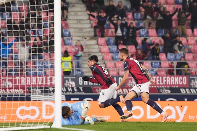 Bologna s Santiago Castro celebrates after scoring the 2-1 goal for his team during the round of 16 Frecciarossa Italian Cup 2025 2026 soccer match between Bologna and Parma at Renato DallÕAra Stadium in Bologna, North Italy, Thursday, December 4, 2025. Soccer  Copyright: xMassimoxPaolone LaPressex