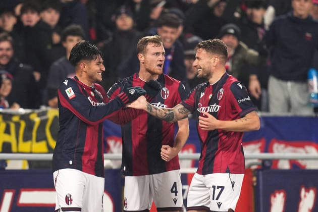 Bologna s Santiago Castro celebrates after scoring the 2-1 goal for his team during the round of 16 Frecciarossa Italian Cup 2025 2026 soccer match between Bologna and Parma at Renato DallÕAra Stadium in Bologna, North Italy, Thursday, December 4, 2025. Soccer  Copyright: xMassimoxPaolone LaPressex